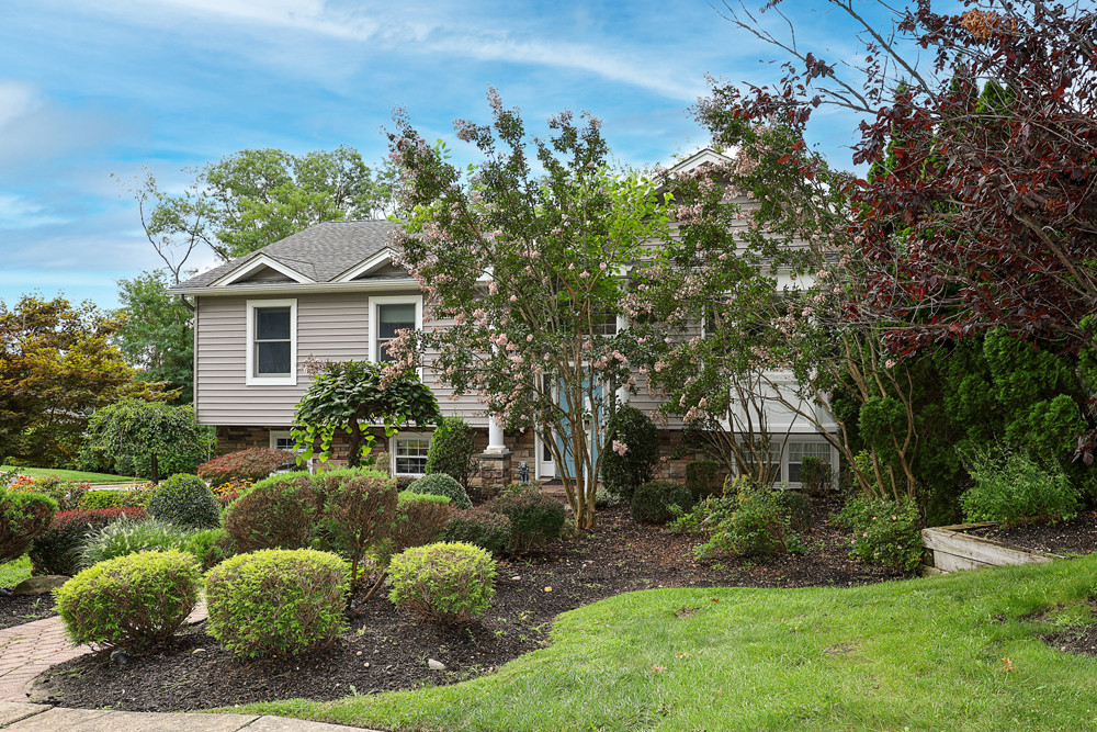 29 Puritan Ln, Farmingdale 1 29 Puritan Ln, Farmingdale 1